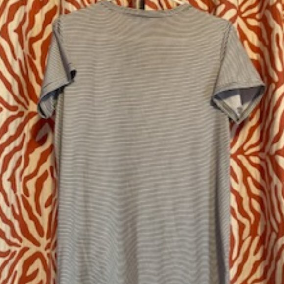 Tahari Nightshirt, greyand white tiny stripes, lace collar and side slits, Med. - Picture 4 of 7